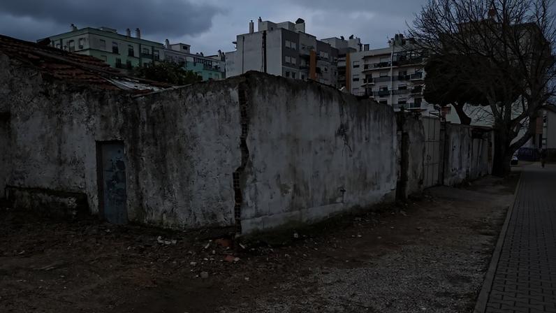 Mulher arrepende-se de atirar álcool e atear fogo à rival