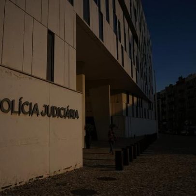 Prisão reforça segurança após homens subirem ao telhado durante a noite