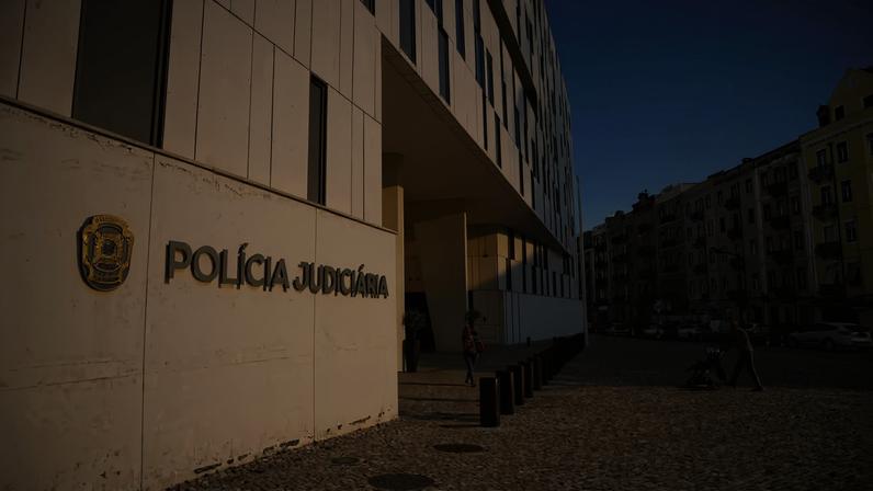 Prisão situa-se ao lado da PJ de Lisboa, no centro da cidade
