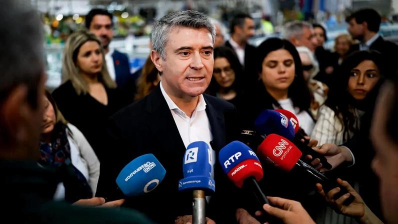 Carneiro acusa Governo de colocar o custo nas famílias portuguesas