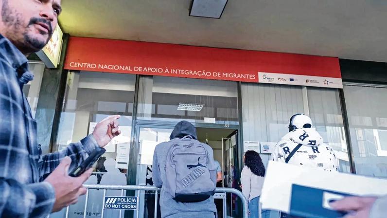 AIMA no Porto fecha por falta de segurança, causando caos