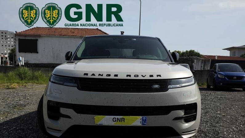 Traficante em liberdade condicional tenta abalroar GNR e PSP com veículo furtado