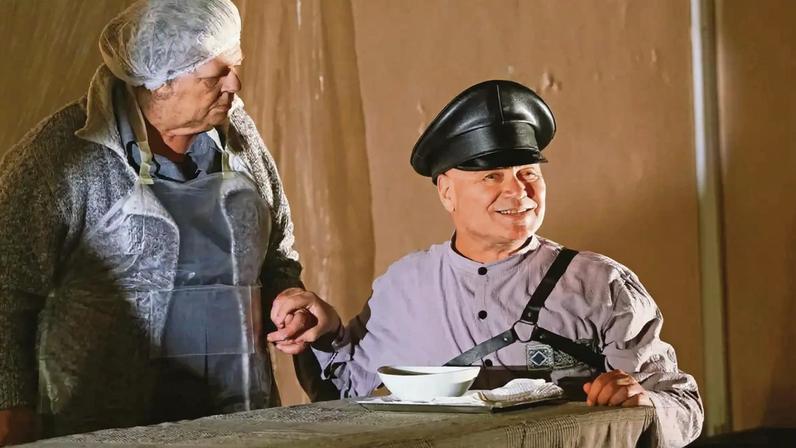 Teatro imersivo "O último Reich" expõe medo e conformismo