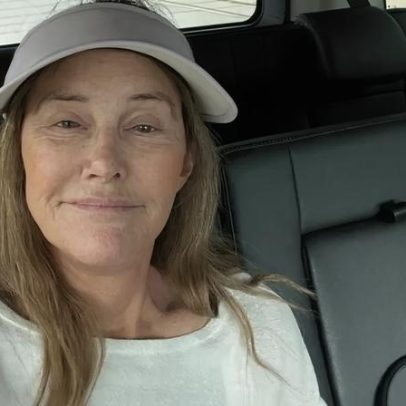 Caitlyn Jenner pede ajuda a Trump após passaporte com género masculino