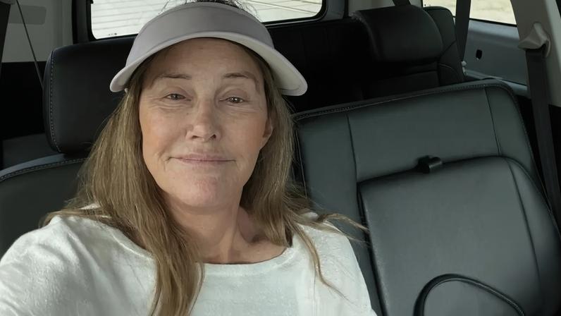 Caitlyn Jenner pede ajuda a Trump após passaporte com género masculino