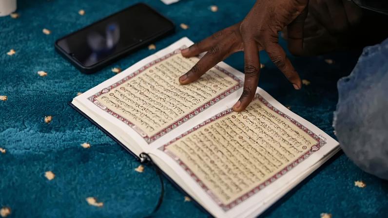 O encontro deveria realizar-se em Le Bourget, na região parisiense, de 3 a 6 de abril