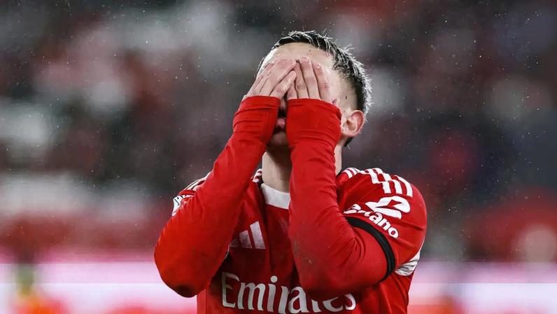Prestianni viveu um momento tenso na concentração do Benfica