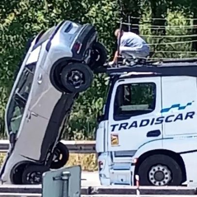 Carro cai de camião no acesso da A3 à VCI