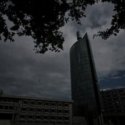 Propõe investimentos em terrenos com documento falso assinado pelo autarca Maia