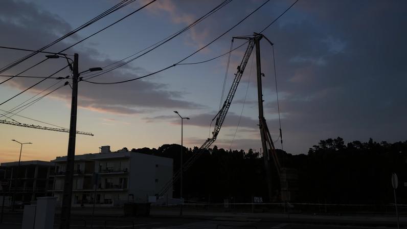 Estabilidade da grua vai ser avaliada.