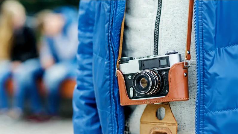 Imagem de contexto do artigo O regresso das câmaras digitais: a moda que está a conquistar a Gen Z