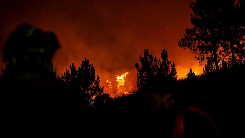 Ocorrências de fogo com início à noite começam junto a habitações isoladas e aglomerados urbanos