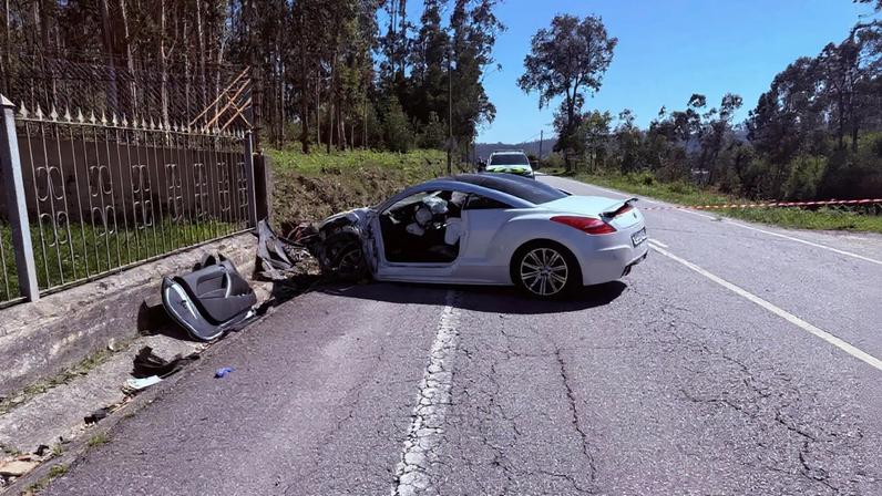 Acidente resultou da colisão entre dois veículos ligeiros, na Rua de Arcozelo