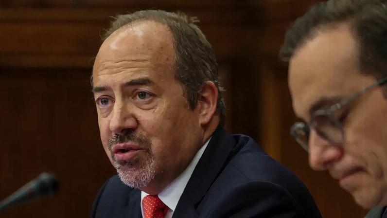 Álvaro Santos Pereira vende ações adquiridas em janeiro