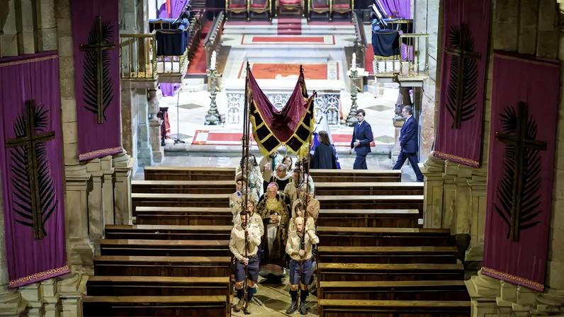 Milhares em Braga mantêm silêncio no Enterro do Senhor