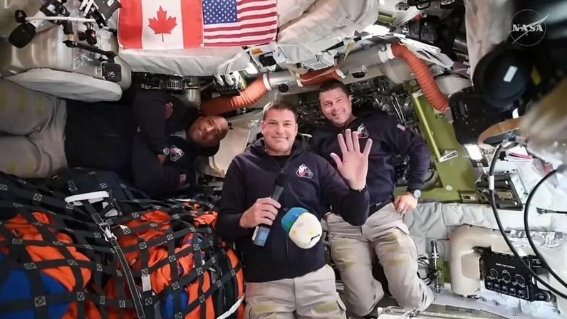 Astronautas da Artemis II chegam à metade da viagem para a Lua