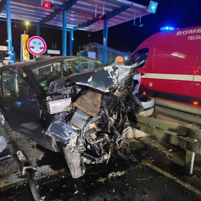 Homem ferido gravemente após colisão com separador de portagens na A42