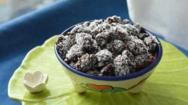 Receita de amêndoas doces com chocolate negro e coco