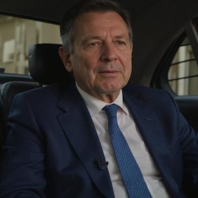 Montenegro grava vídeo no carro sem cinto de segurança