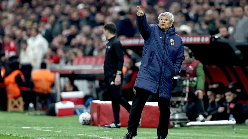 Lucescu deixou o comando técnico da seleção romena poucos dias após sentir-se mal durante um treino
