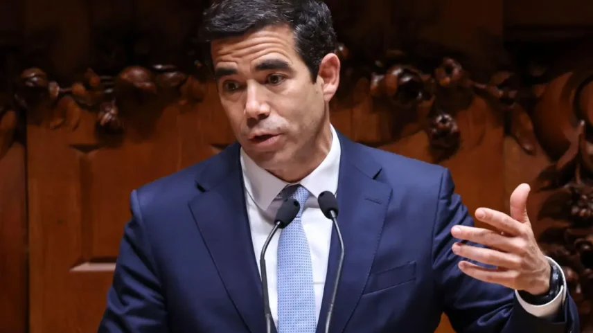 Parlamento discute alargamento dos tempos de antena e IA em campanhas