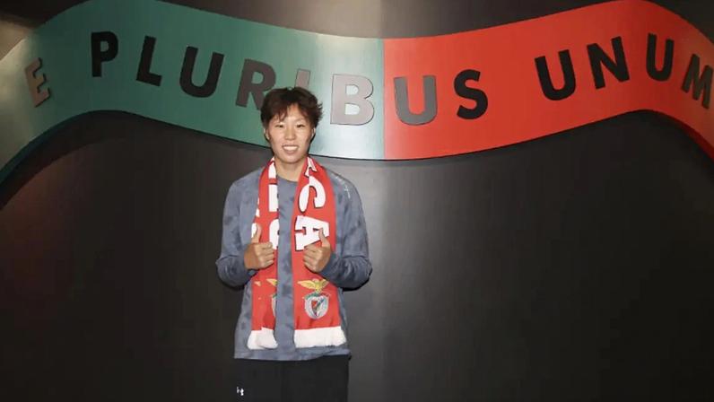 Avançada chinesa Ziqin Shao assina pelo futebol feminino do Benfica