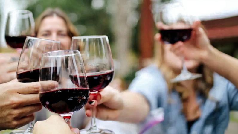 Alberto Costa e Sorriso numa disputa de bola