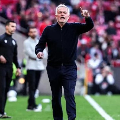 Mourinho altera várias posições do onze do Benfica