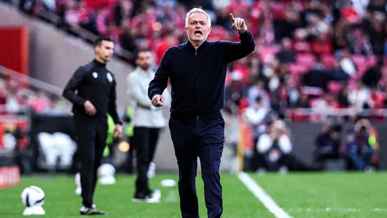 José Mourinho, treinador do Benfica