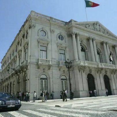 Canais das câmaras recebem várias queixas, mas poucas são de corrupção