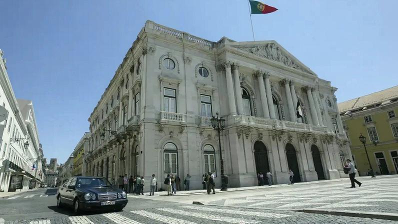 Canais das câmaras recebem várias queixas, mas poucas são de corrupção