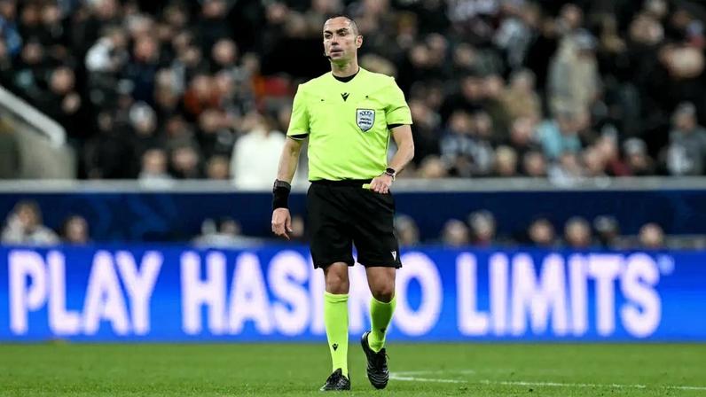 Marco Guida apita a receção do F. C. Porto ao Nottingham Forest