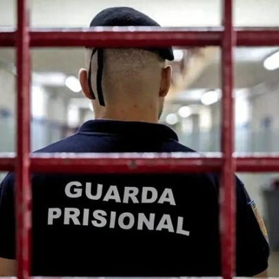 Guarda Brad Pitt tem pena suspensa por introduzir droga numa prisão