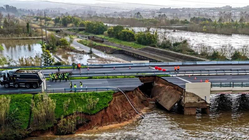Durante as chuvas intensas, a autoestrada A1 sofreu junto ao Mondego. Tempestades como o Kristin serão o novo normal daqui para a frente