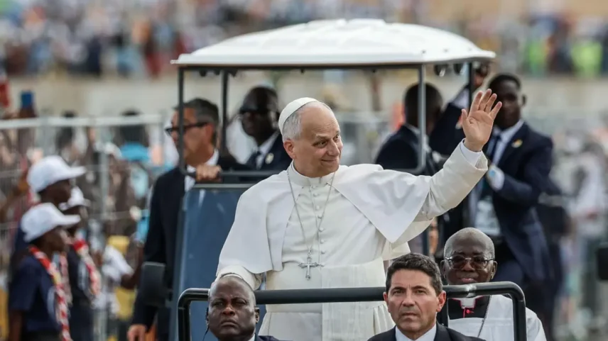 Papa Leão XIV fala kimbundu e incentiva jovens a um mundo sem guerras