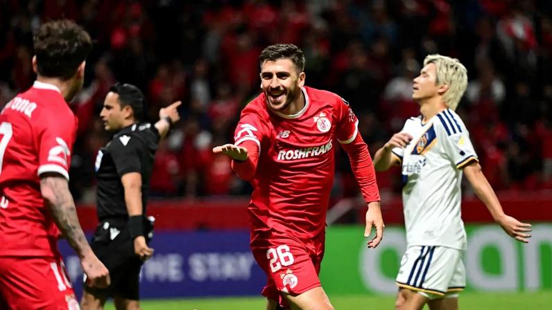 Paulinho marca três golos na Champions da CONCACAF