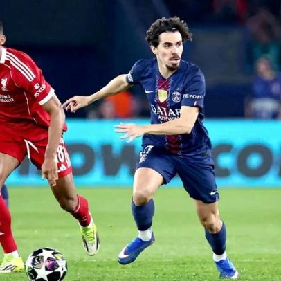 Vitinha esperou 20 minutos após o jogo com o Liverpool para entregar camisola prometida