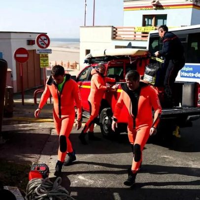 Quatro migrantes morrem ao tentar atravessar o Canal da Mancha num táxi aquático