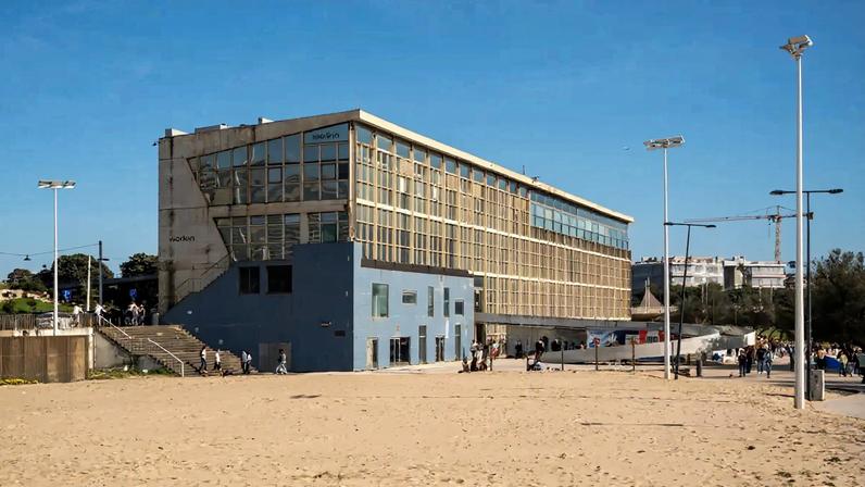 Decidir demolir o Edifício Transparente é vista como atitude polémica