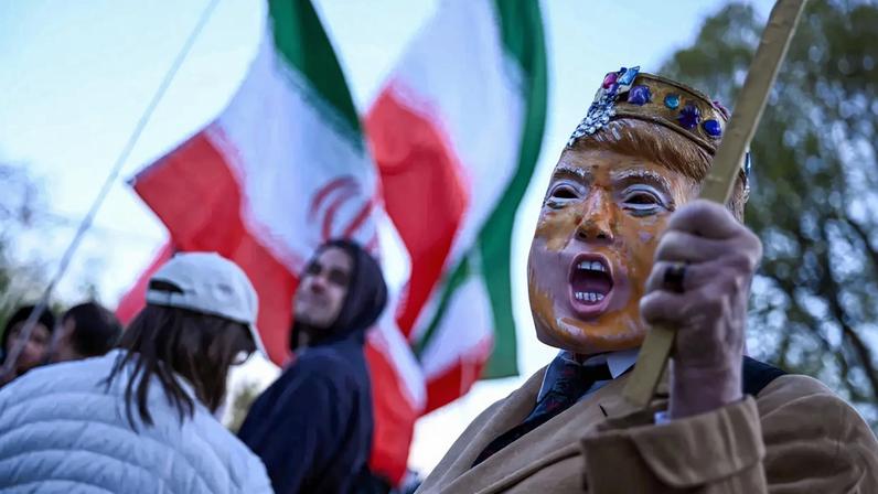 Trump celebra vitória, críticos denunciam covardia e dúvidas sobre resultados