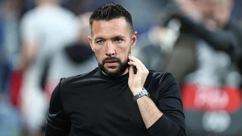 Vítor Pereira, antigo treinador dos dragões, cumprimenta Farioli