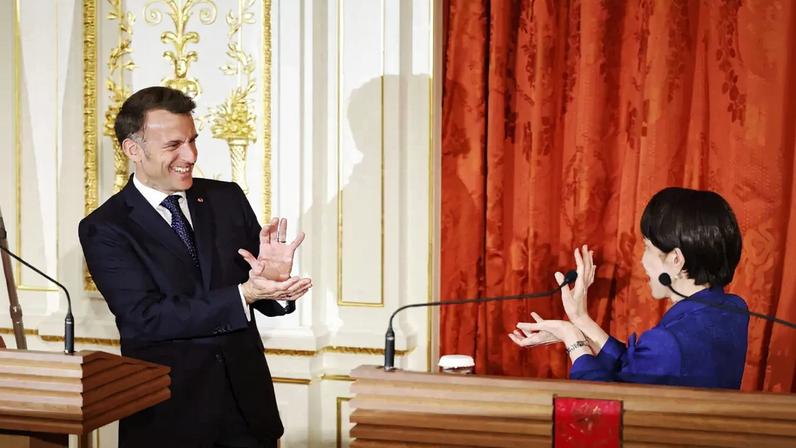 Primeira-ministra japonesa surpreende Macron com Kamehameha de Dragon Ball