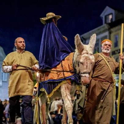 Milhares em Braga para assistir à Procissão da Burrinha