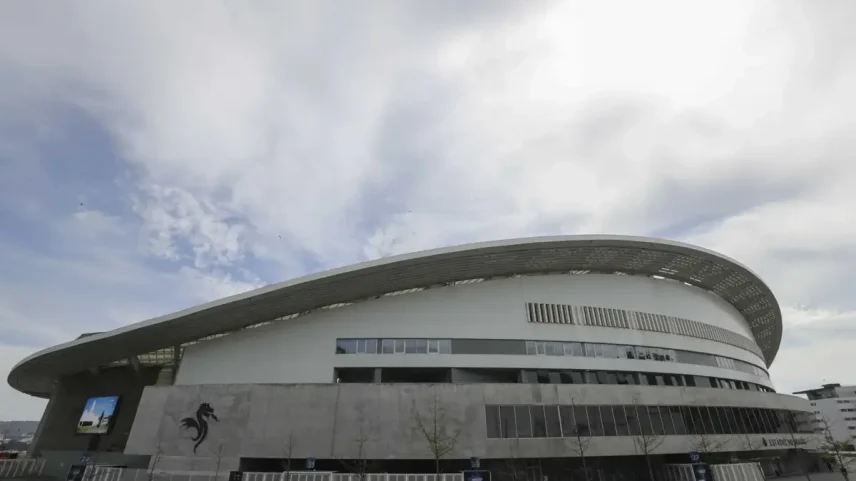 Tensão entre seguranças e jogadores durante chegada do Sporting ao Dragão