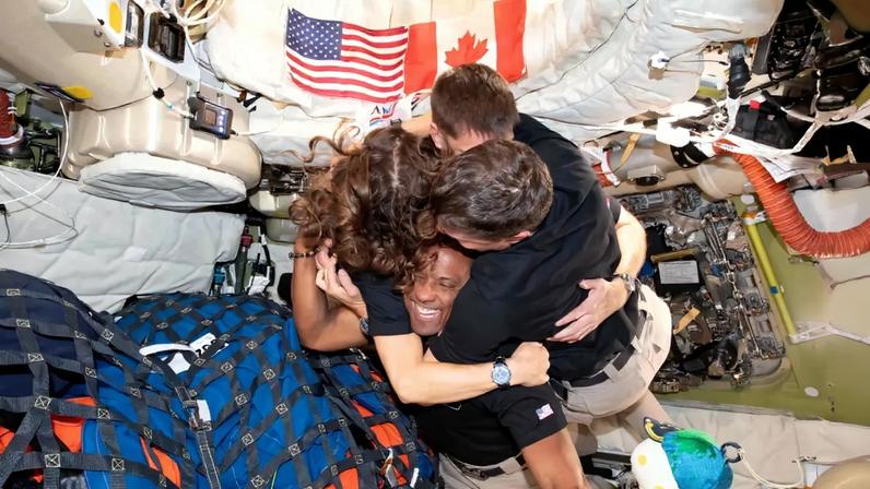 Regresso à Terra dos astronautas Artemis II em vídeo