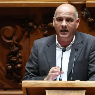 Paulo Raimundo acusa governo de transformar a vida da juventude num inferno