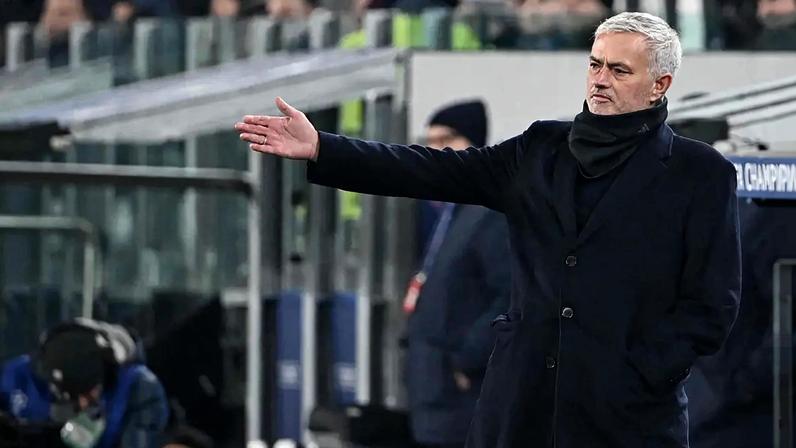 Mourinho diz que apenas cinco treinadores não mudariam nada nos plantéis
