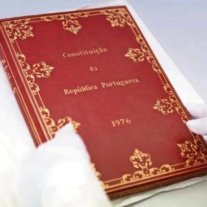 Há 50 anos nasceu a Constituição da República num país em convulsão