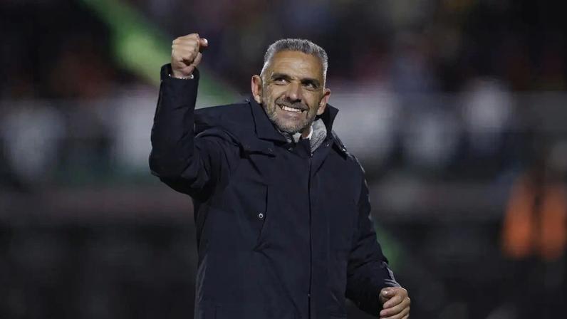 Rui Borges no duelo da Amoreira, a ver o Arsenal para ganhar tempo