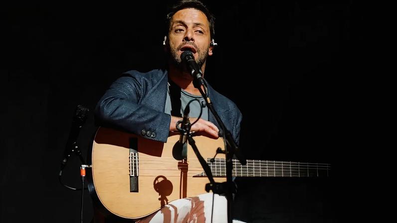 António Zambujo arrebatou o Porto: "Está por nascer alguém que supere o meu amor por ti"